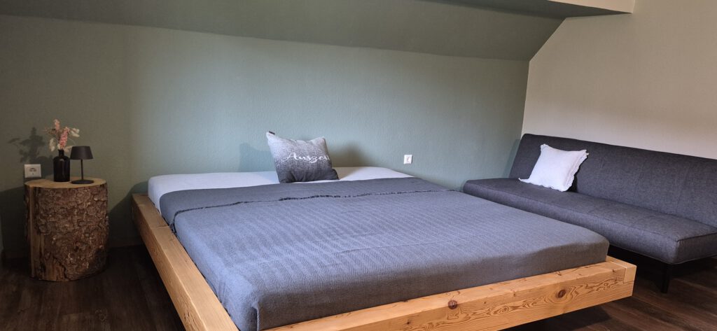 Schlafzimmer 1